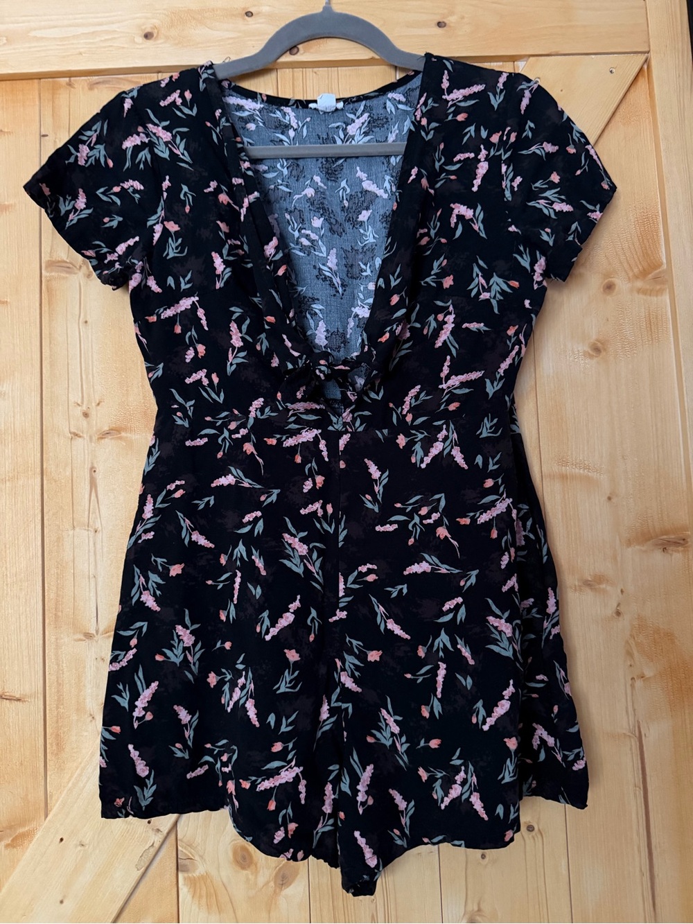 Garage Black Floral Front-Tie Short Sleeve Romper - Size TP/XS